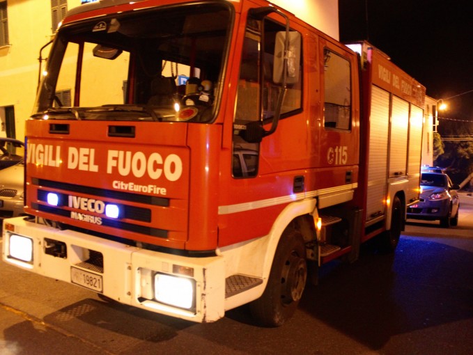 incendio-bussana-vigili-del-fuoco-01-679x510