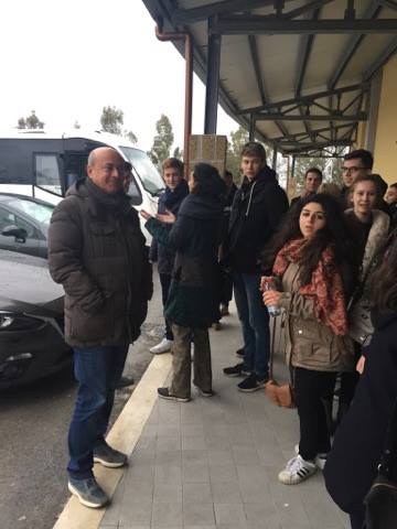 papa con studenti stranieri