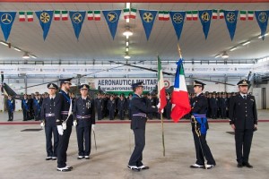 momento del passaggio dalla vecchia alla nuova bandiera del 9 stormo