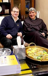 L'avv Raffaele Crisileo con padre Ibrahim Faltas (1)