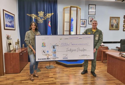 consegna simbolica da parte del Comandante del 9 Stormo Col Pil Salvator...